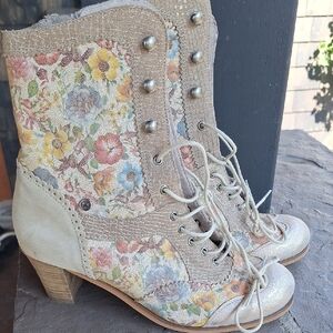 GORGEOUS!! Floral Suede Leather Lace-Up Boots with Scalloped Accents